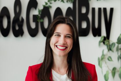Hello&GoodBuy founder and CEO Nadia Al Shimmari is building a circular fashion movement in Abu Dhabi—linking preloved wardrobes, tree planting, girls’ education, and community beach cleanups.
